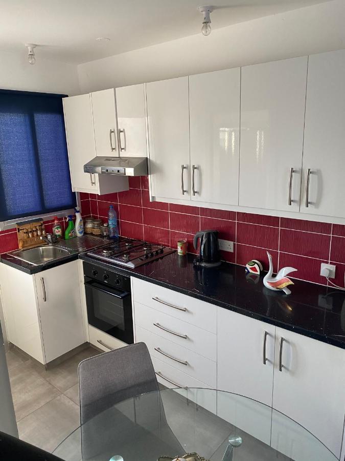 Cosy Apartment In The Heart Of Kato Paphos Exteriör bild